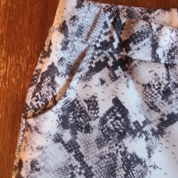 Snake Leggings - Picture 4 of 8